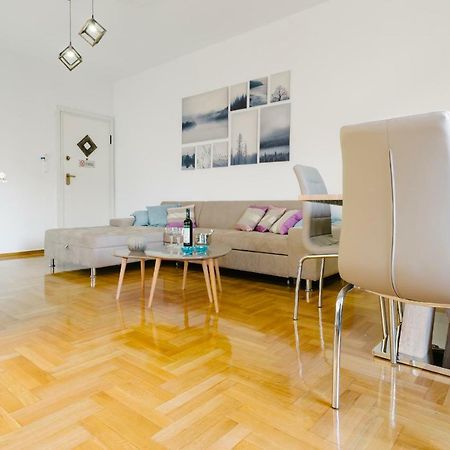 Bright 2 Bedrooms Apt. In The Heart Of Athens W Stunning Views To Acropolis المظهر الخارجي الصورة